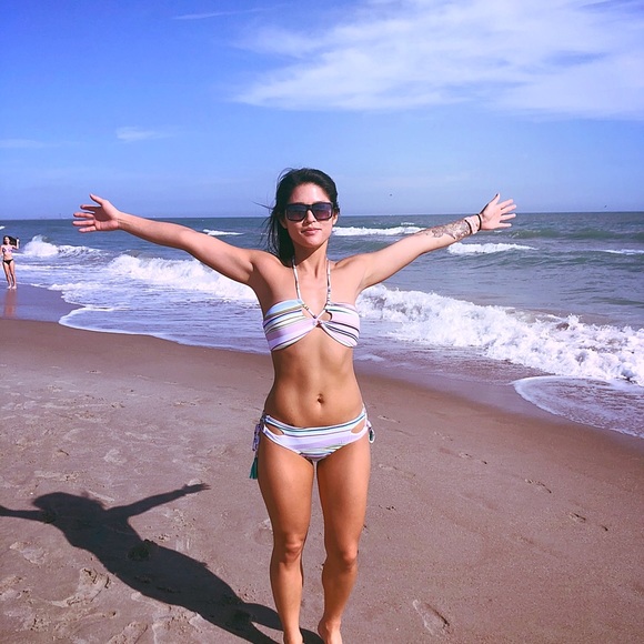 Meet your Posher, Jessi 💛🦄💛 - Picture 8 of 9